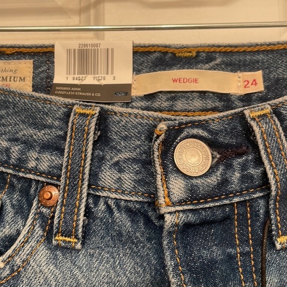 NWT Levi’s Wedgie Jeans - Picture 8 of 11